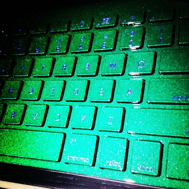 #apple #tech #colorware #igers #iphoneonly #iphonesia #joker #keyboard #instagood #instadaily #webstagram #pinterest #technology #custompaint - metallic green keyboard and keys with metallic purple inset keys. Customized for @handsome_money_music by @colorware_inc 